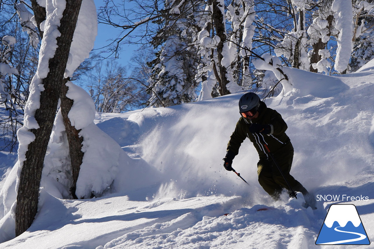 カムイスキーリンクス 今季ICチケット導入＆新装OPENのセンターハウスで快適度アップ☆そして、粉雪が舞い上がる尾形信の『パウダーガイド』!!
